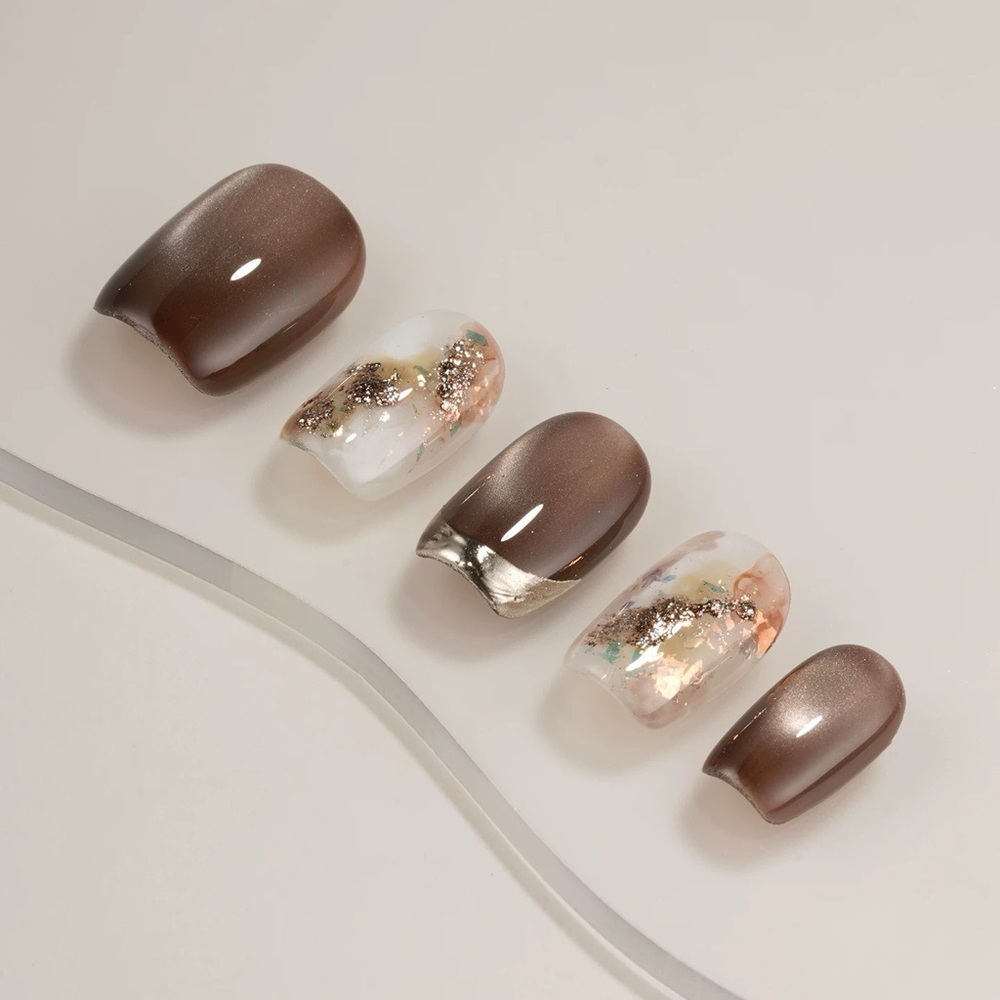 Hand Crafted Press-On Nail Art Set In Size Small